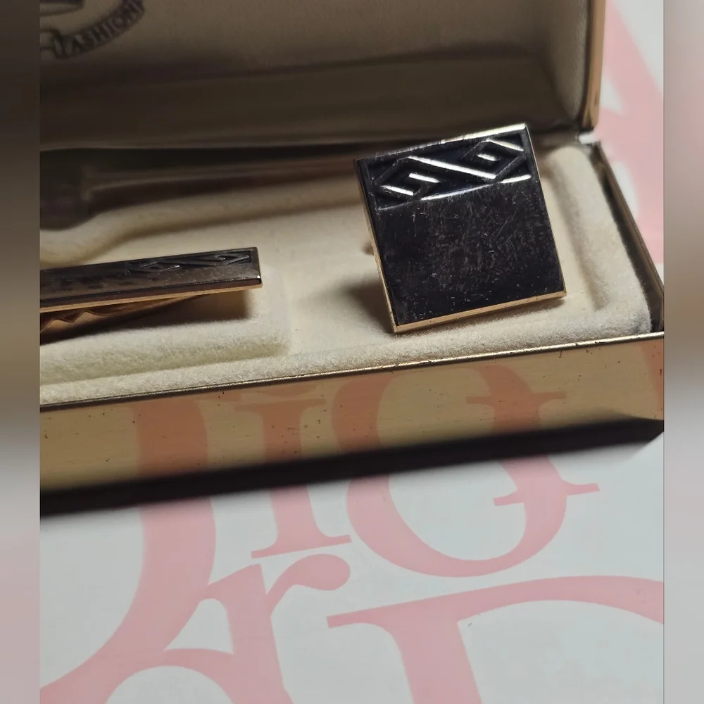 Vintage SWANK Gold Plated Men's Cufflinks Original Box GUC